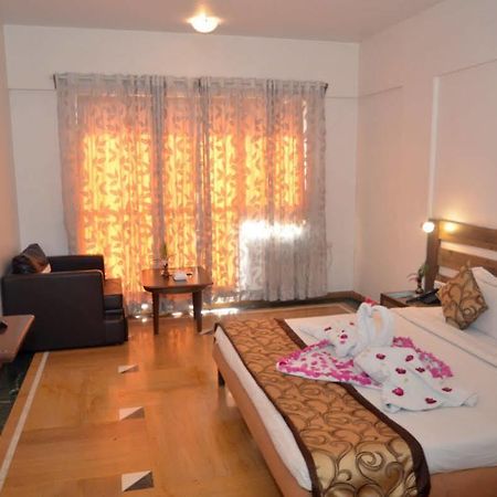 Sapphire Hotell Lonavala Eksteriør bilde