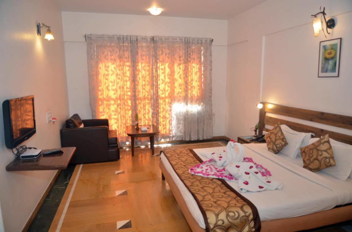 Sapphire Hotell Lonavala Eksteriør bilde